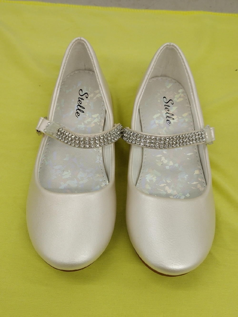 Stelle Pearl White Formal Girl  W/Rhinestones Strap. Size 1.